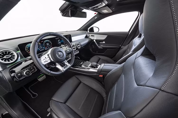 Bộ lốp thể thao thực sự cần thiết để có thể giữ chiếc xe ổn định trên đường, do Brabus đã độ lại động cơ 4 xi-lanh thẳng hàng 2.0l tăng áp của A 35. Khách hàng có thể lựa chọn 2 gói độ động cơ là PowerXtra hoặc PowerXtra+.