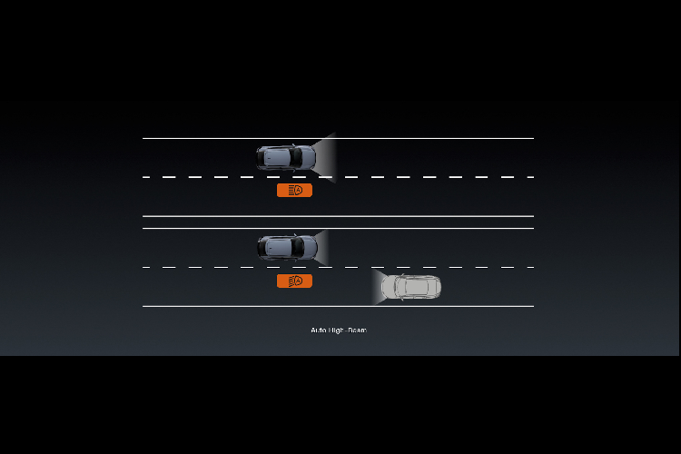 Các tính năng an toàn chủ động khác bao gồm: hệ thống LaneWatch với camera nhỏ gắn bên gương, camera lùi đa góc nhìn, cảm biến đỗ xe phía trước/ sau. Bên cạnh nhiều hệ thống an toàn quen thuộc khác.