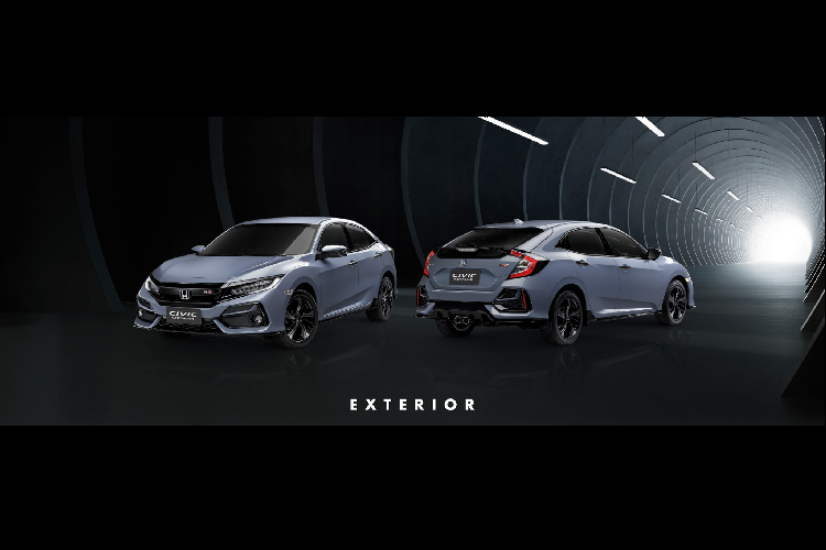 Honda Civic RS hatchback 2020 phiên bản nâng cấp facelift chỉ thay đổi chỉ thay đổi nhẹ nhàng về thiết kế ngoại thất như cản trước được thiết kế lại, lưới tản nhiệt và mặt ca-lăng được sơn màu đen bóng với ốp viền xung quanh tạo điểm nhấn.