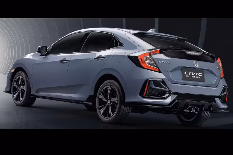 Kể từ khi Honda Việt Nam (HVN) giới thiệu Civic thế hệ thứ 10 tại thị trường Việt từ năm 2017 cho đến nay, Civic tại Việt Nam chỉ duy trì duy nhất biến thể sedan với nhiều phiên bản để lựa chọn. Hy vọng HVN sẽ có kế hoạch đưa Civic Hatchback về để cạnh tranh trực tiếp với Mazda3 Hatchback thế hệ mới.