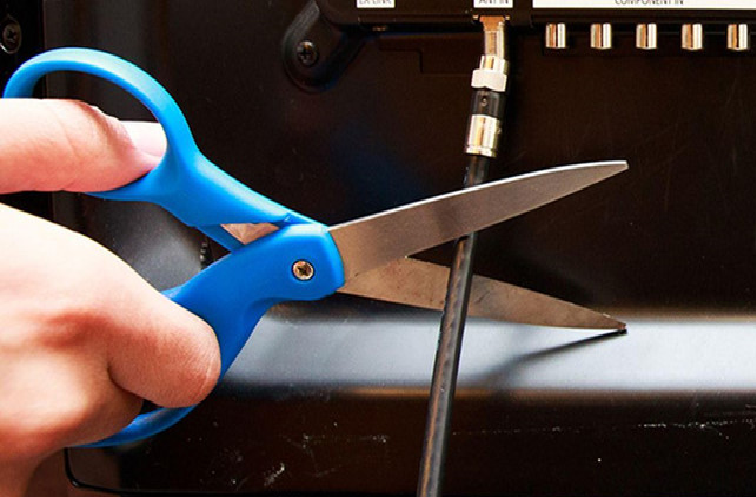 Các dịch vụ xem phim trực tuyến như Netflix, Hulu, HBO và cả YouTube đã làm thay đổi ngành truyền hình trong thập niên vừa qua. Người dùng ngày nay cũng không còn phải xem phim trên TV nữa, mà có thể xem ở bất cứ đâu qua smartphone, máy tính bảng. 