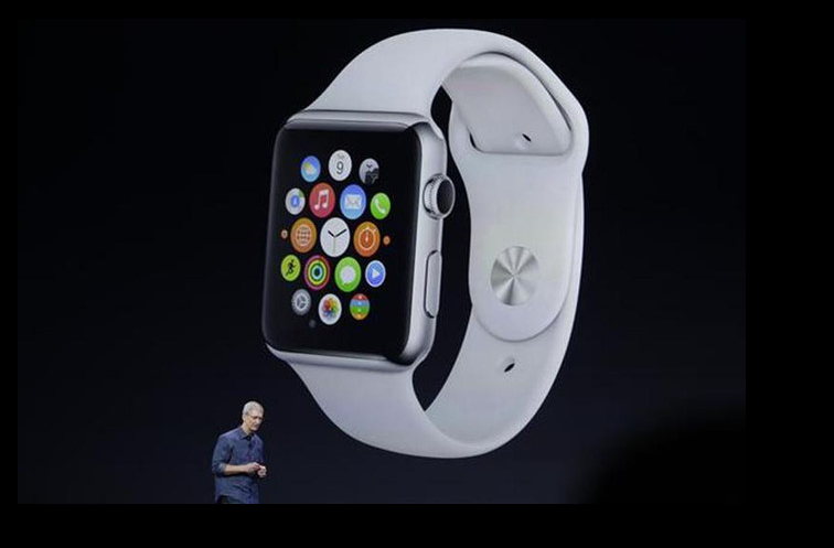 Apple ra mắt chiếc Apple Watch đầu tiên vào tháng 4/2015. Không phải là một chiếc máy tính đeo trên cổ tay, Apple Watch mang những tính năng thông minh vừa đủ để thu hút người dùng, trở thành chiếc đồng hồ bán chạy nhất thế giới chỉ sau 2 năm. Những hãng sản xuất đồng hồ thông minh khác như Fitbit, Garmin nhanh chóng tham gia cuộc chơi các sản phẩm hướng tới sức khỏe.