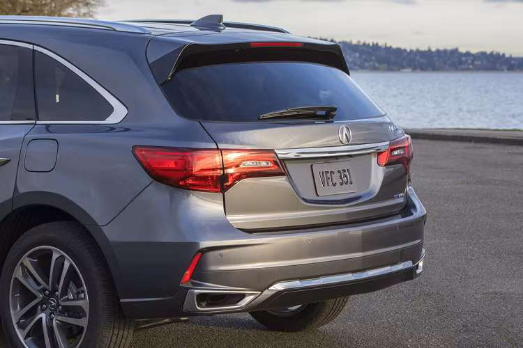 Bản A-Spec có nhiều gói nâng cấp như tùy chỉnh ngoại thất, ghế và ốp cửa khâu chỉ tương phản. Ghế trước chỉnh điện 4 hướng có chức năng chống mỏi lưng.