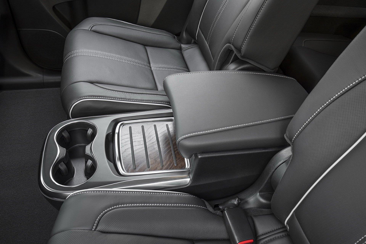 Khách hàng có thể chọn gói Technology hoặc Advance. Gói Technology có 7 chỗ, Advance có 6 chỗ (hàng ghế thứ hai cỡ lớn, tựa tay hàng ghế thứ hai cỡ lớn).