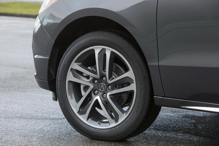 Hàng ghế thứ hai có thể tùy biến với gói Công nghệ và Giải trí (Technology &amp; Entertainment Package). Với gói Advance (nâng cao), bệ tì tay trung tâm làm bằng gỗ.