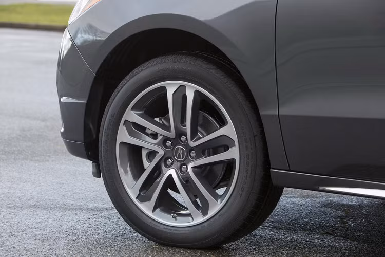 Hàng ghế thứ hai có thể tùy biến với gói Công nghệ và Giải trí (Technology &amp; Entertainment Package). Với gói Advance (nâng cao), bệ tì tay trung tâm làm bằng gỗ.