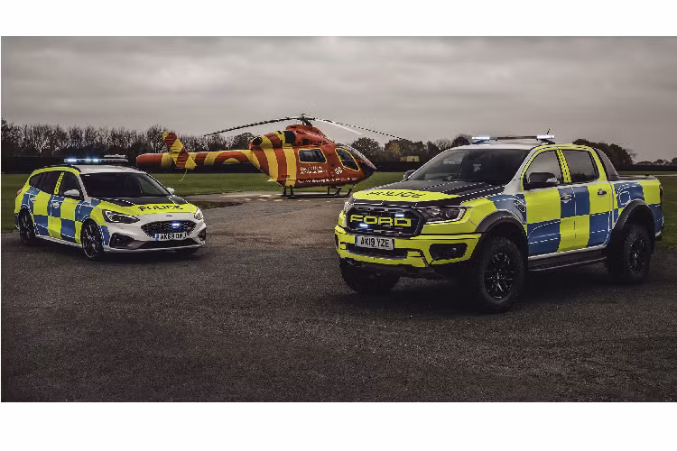 Nếu khả năng bứt tốc trên đường cao tốc của Ranger Raptor có thể bị thách thức, thì cảnh sát lại đặt lòng tin vào sức mạnh của chiếc Ford Focus ST Estate trong việc tuần tra trên xa lộ.