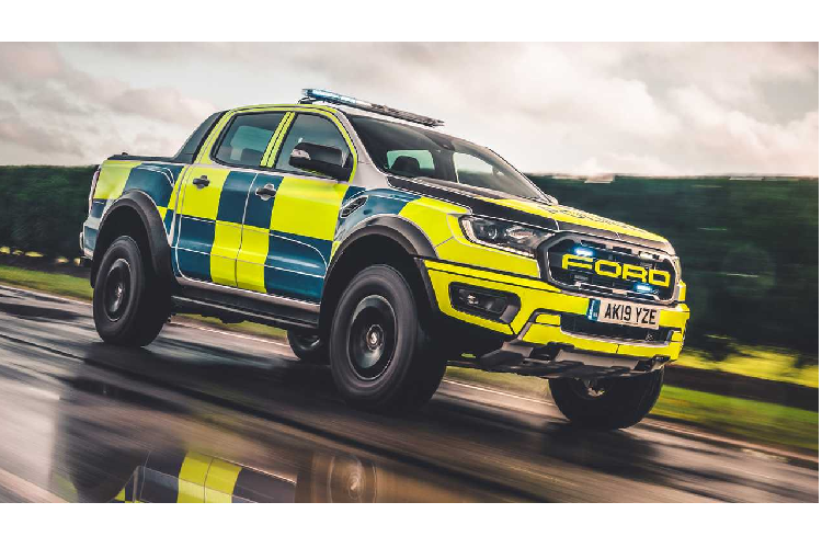 Tại Anh, giá xe Ford Ranger Raptor và Ford Focus Estate lần lượt là 47.874 và 32.785 bảng Anh (tương đương 1,43 tỷ đồng và 979 triệu đồng).