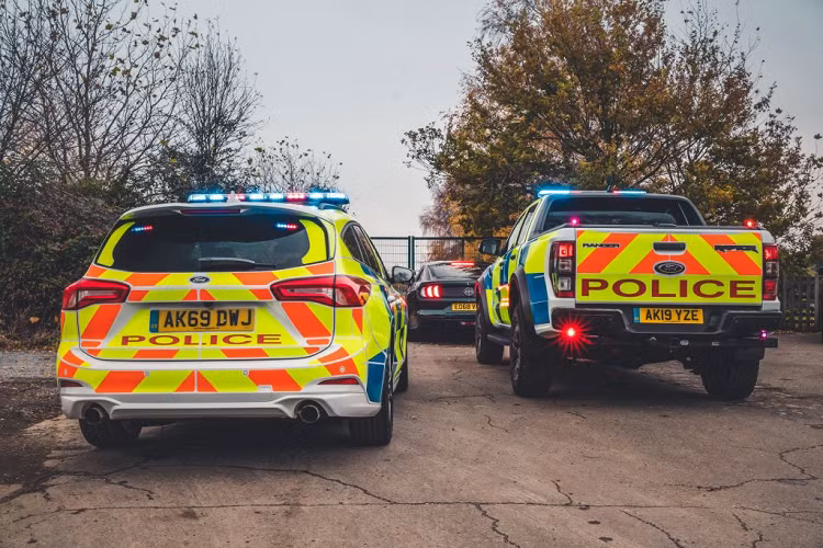 Chiếc bán tải Ranger Raptor cảnh sát này cũng có đủ năng lực để rượt đuổi tội phạm trên đường nhờ khả năng bứt tốc từ 0 đến 100 km/h trong 10,5 giây, có thể đạt tốc độ tối đa 170 km/h.