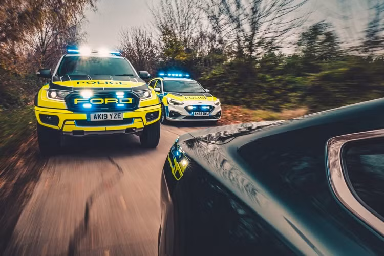 Ford Focus ST Estate là phiên bản thể thao của mẫu xe 5 cửa Focus, nhưng được trang bị động cơ xăng tăng áp EcoBoost 2.3L mạnh mẽ, tạo ra công suất 276 mã lực, mạnh hơn Ranger Raptor 66 mã lực.