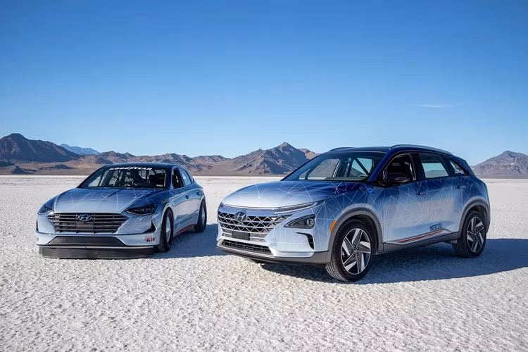 Hyundai ven man cap xe concept Nexo va Sonata Hybrid