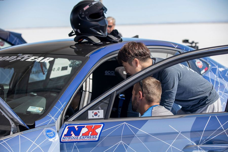 Cuối cùng, Sonata Hybrid cũng sở hữu các tính năng an toàn tương tự như trên Nexo Hybrid. Cả hai chiếc xe sẽ được trình diện công chúng tại Triển lãm Xe độ SEMA 2019 diễn ra vào tháng tới.