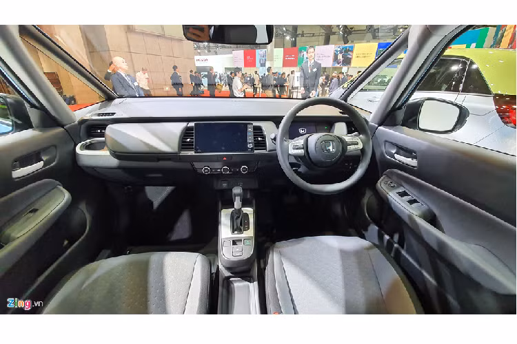 Tuy mang thân hình nhỏ gọn, Honda Jazz 2020 lại sở hữu không gian nội thất rộng rãi hơn đời cũ. Jazz 2020 vẫn sử dụng kiểu bố trí ghế ngồi Magic Seat – “vũ khí” góp công lớn vào thành công của mẫu xe trong những năm qua. 