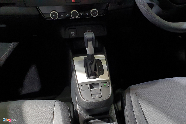 Hiện tại, Honda chưa tiết lộ bất cứ thông tin nào về hệ truyền động của Jazz 2020. Tuy nhiên, nhiều trang tin uy tín khẳng định mẫu xe sẽ có thêm phiên bản dùng động cơ hybrid e:HEV với 2 mô-tơ điện tương tự người anh em Accord. Trước đó, hãng xe Nhật Bản từng để lộ thông tin động cơ điện kép này sẽ kết hợp với động cơ xăng 1.5L 4 xi-lanh.