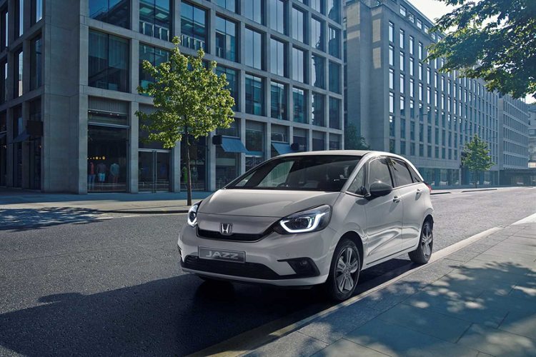 Dự kiến, Honda Jazz 2020 sẽ chính thức có mặt trên thị trường vào tháng 2 năm sau. Mức giá của xe hiện vẫn chưa được tiết lộ.