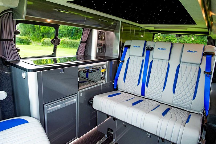 Lều mái trên nóc cũng có thể sử dụng để tạo không gian ngủ.