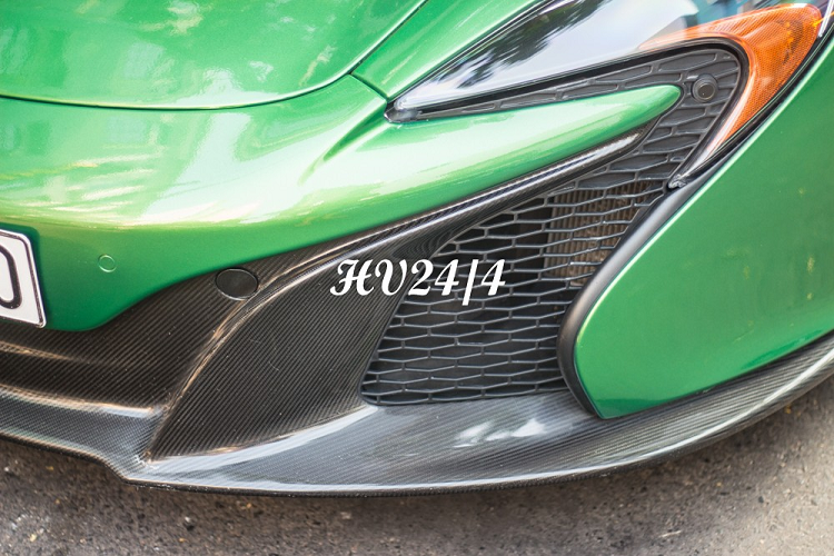 Trước khi thực hiện việc đổi màu sơn cho chiếc siêu xe mui trần McLaren 650S Spider, chồng Diệp Lâm Anh đã độ lại phần nắp capô của xe theo mẫu McLaren P1, vốn chỉ có 375 chiếc được sản xuất trên toàn thế giới.