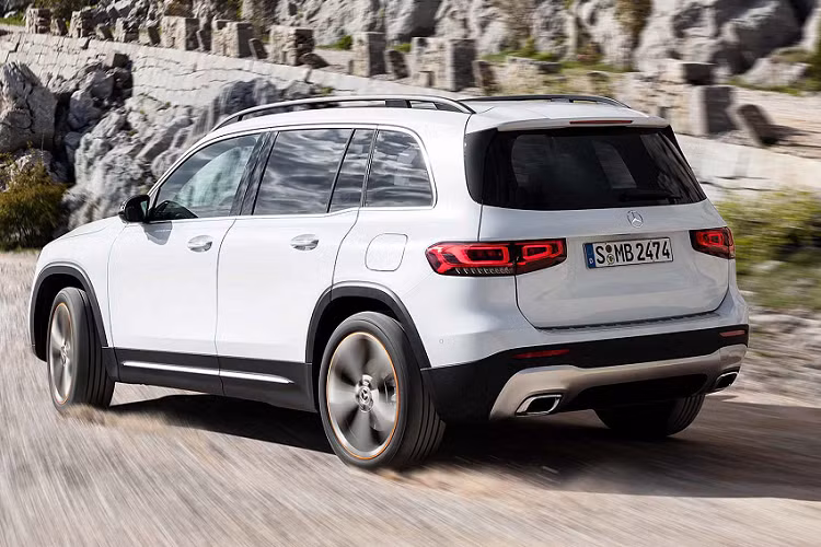 Kể cả túi khí bên của GLB cũng đượt thiết kế để có thể bảo vệ cho hàng ghế 3. ‘’Có còn hơn không’’, trên thực tế nếu không sử dụng đến hàng ghế này có thể được gập phẳng để tăng thể tích khoang hành lý (Tối thiểu và tối đa 570 – 1.805 Lít).