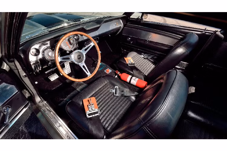 Mặc dù chiếc xe được biết rộng rãi, tuy nhiên lịch sử của chiếc xe vẫn rất thú vị. Các bản phác thảo ban đầu được tạo ra bởi Steve Stanford và thiết kế được điều chỉnh bởi Chip Foose. Sau khi thiết kế hoàn thành, Cinema Vehicle Services bắt đầu độ phiên bản Eleanor trên chiếc Ford Mustang 1967. Chiếc xe được lấy cảm hứng từ mẫu GT500 và trang bị la zăng độ, thêm đèn phụ và sơn màu Pepper Gray Metallic.