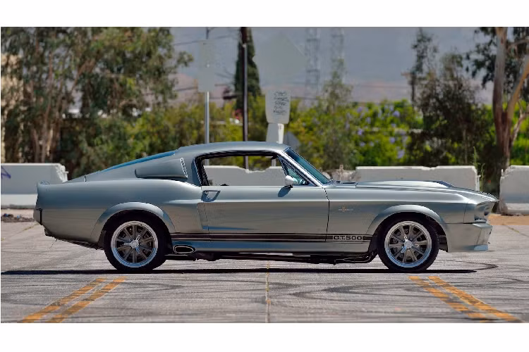 Các trang bị khác bao gồm: hệ thống treo Total Control Products, phanh đĩa Wilwood và hệ thống trợ lực lái. Hệ thống ni-tơ là thật và cung cấp từ 100 - 125 mã lực. Được biết chiếc xe mới chỉ chạy được gần 150 km sau khi được khôi phục lại nguyên gốc. Mức giá xe Ford Mustang Eleanor hiện vẫn chưa được đưa ra.