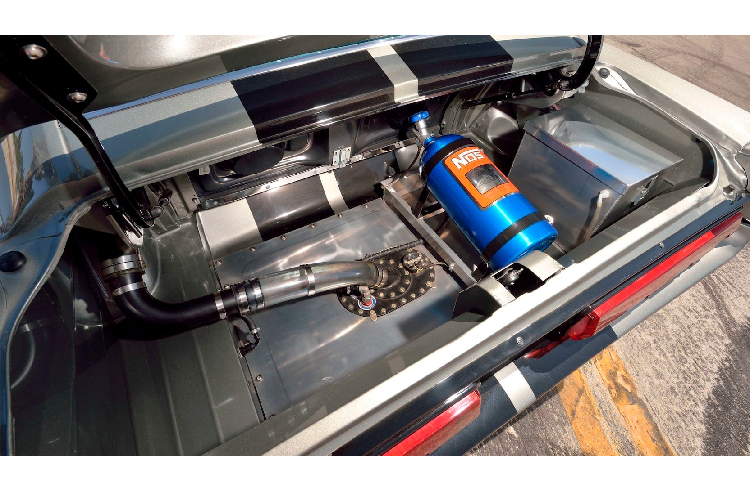 Xe trang bị động cơ V8 5.9L với xy lanh bằng nhôm, cửa nạp hiệu Edelbrock Performanceer và trục cam độ. Phiên bản này có ống xả bằng thép không gỉ, bộ giảm âm Magnaflow và hệ thống đánh lửa MSD.