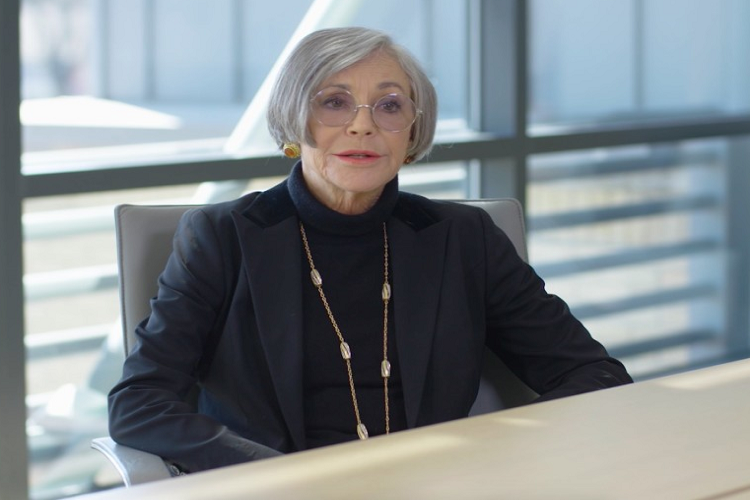 Walmart là một trong những "ông trùm" trong lĩnh vực bán lẻ tại Mỹ, do Sam Walton sáng lập. Nhờ thừa kế tập đoàn Walmart, Alice Walton - con gái của Sam Walton - trở thành người phụ nữ giàu nhất thế giới với tài sản gần 50 tỷ USD.