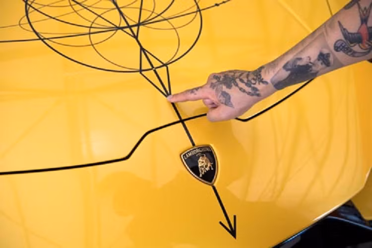 Mỗi chiếc Lamborghini được phát triển thông qua chương trình Ad Personam đều là tác phẩm nghệ thuật, nó chính là kết quả của sự phát triển những ý tưởng sáng tạo của những vị khách hàng”.