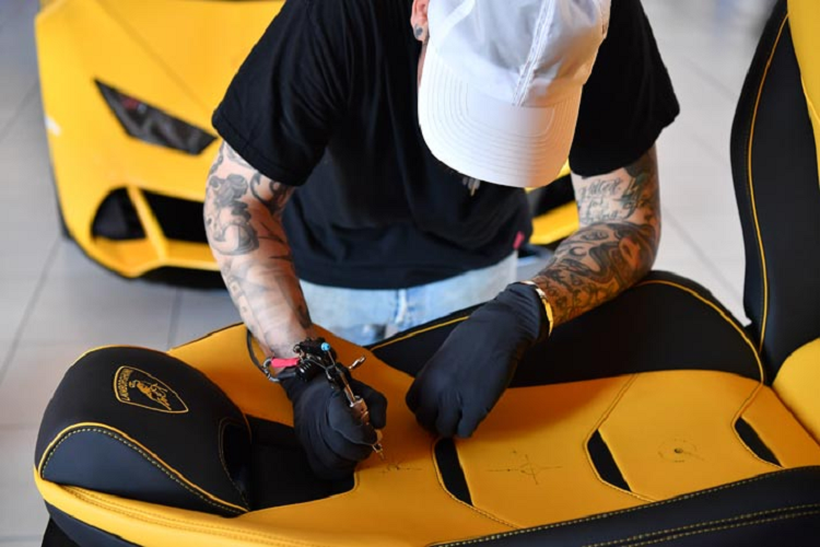 Ông Federico Foschini – Giám đốc thương mại của Lamborghini cho biết:”Việc ra đời của chiếc Huracan Evo Spyder Art car là minh chứng cho khả năng sáng tạo không giới hạn của bộ phận cá nhân hóa Ad Personam.