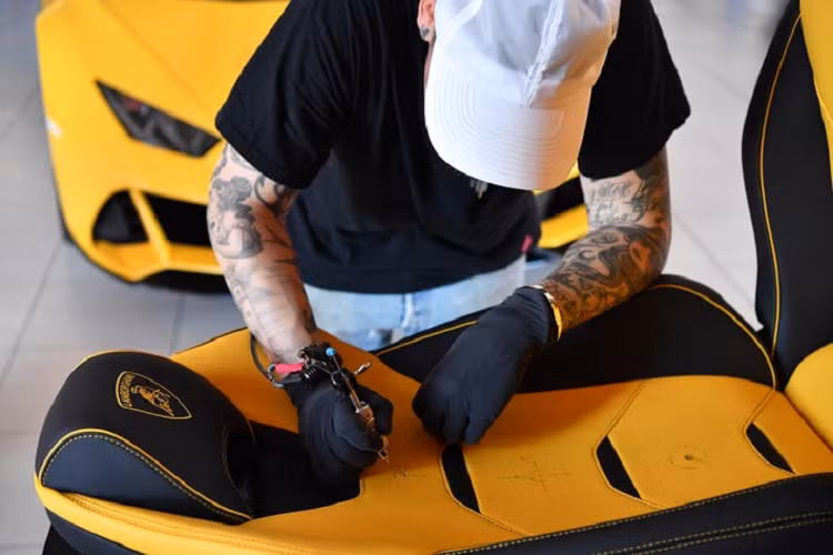 Ông Federico Foschini – Giám đốc thương mại của Lamborghini cho biết:”Việc ra đời của chiếc Huracan Evo Spyder Art car là minh chứng cho khả năng sáng tạo không giới hạn của bộ phận cá nhân hóa Ad Personam.