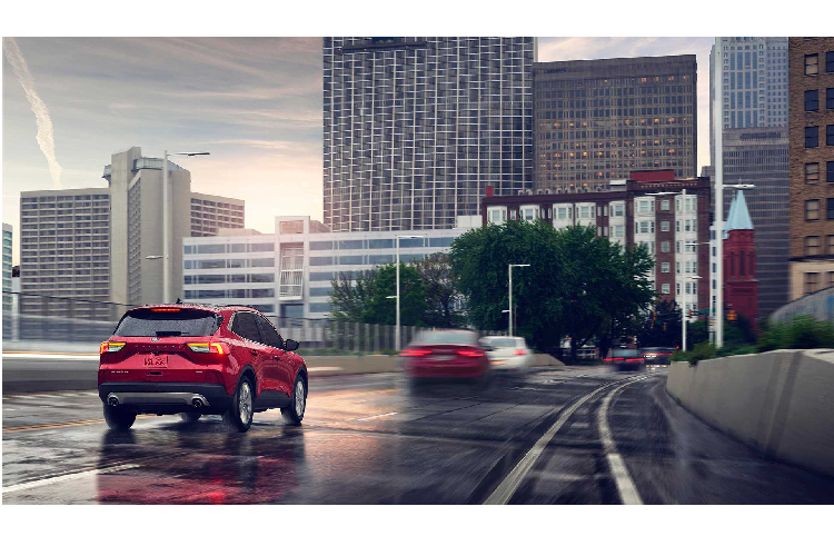 Trước đó không lâu, EPA đã công bố mức tiêu hao nhiên liệu của phiên bản Escape 2020 sử dụng động cơ xăng tăng áp EcoBoost ba xy-lanh thẳng hàng (I3) dung tích 1.5L lít tăng áp mạnh 180 mã lực (134 kilowatt) và mô-men xoắn cực đại 240Nm. Kết quả kiểm tra mức tiêu hao nhiên liệu do cơ quan Mỹ EPA cho thấy, động cơ này có mức tiêu hao nhiên liệu rất tốt. Ở đường đô thị xe đạt 27 mpg ( 8.71/ 100 km), ở đường trường xe đạt 33 mpg (7.13L/ 100 km), ở đường hỗn hợp là 7.84 L/ 100 km.