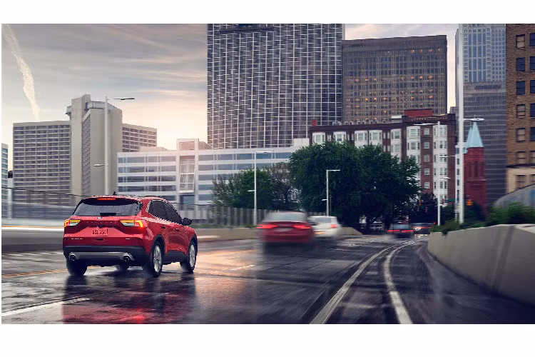 Trước đó không lâu, EPA đã công bố mức tiêu hao nhiên liệu của phiên bản Escape 2020 sử dụng động cơ xăng tăng áp EcoBoost ba xy-lanh thẳng hàng (I3) dung tích 1.5L lít tăng áp mạnh 180 mã lực (134 kilowatt) và mô-men xoắn cực đại 240Nm. Kết quả kiểm tra mức tiêu hao nhiên liệu do cơ quan Mỹ EPA cho thấy, động cơ này có mức tiêu hao nhiên liệu rất tốt. Ở đường đô thị xe đạt 27 mpg ( 8.71/ 100 km), ở đường trường xe đạt 33 mpg (7.13L/ 100 km), ở đường hỗn hợp là 7.84 L/ 100 km.