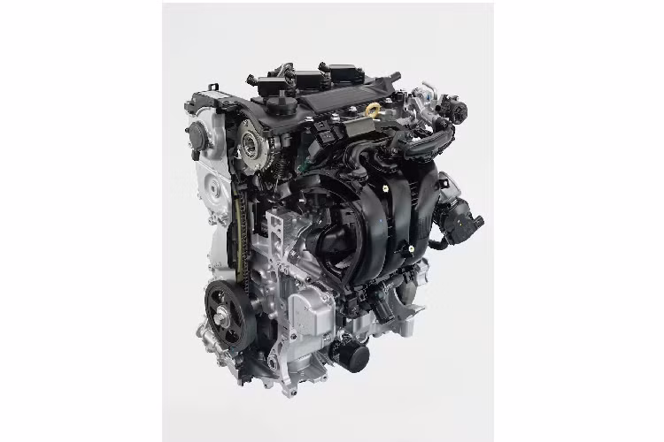 Tuỳ từng thị trường, Toyota Yaris 2020 sẽ được trang bị động cơ xăng 1.0l, 1.5l và hybrid 1.5l Dynamic Force. Trong đó với phiên bản hybrid, Toyota đã lấy nền tảng xăng-điện tự sạc thế hệ thứ 4 từ các dòng xe "đàn anh" của Yaris như Corolla, Camry và RAV4. Hệ động lực này bao gồm một động cơ xăng 3 xi-lanh 1.5l Atkinson kết hợp với mô-tơ điện 79 mã lực và khối pin lớn nhưng nhẹ hơn.