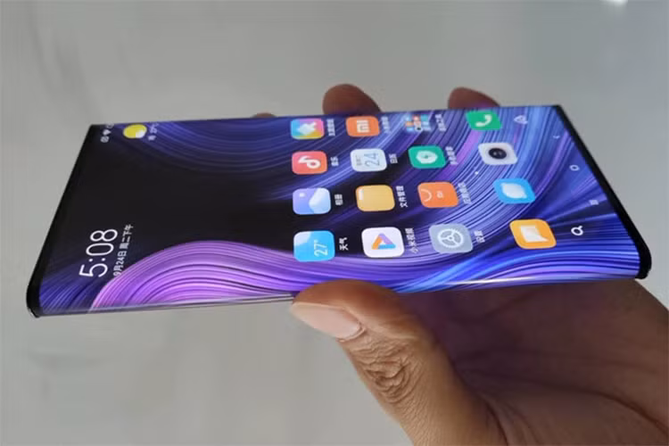Xiaomi Mi Mix Alpha (2.800 USD) - Đây là mẫu smartphone đầu tiên trên thế giới được trang bị công nghệ màn hình Surround Screen. Phần màn hình được làm bo cong, tràn ra cả mặt lưng, chiếm 180,6% diện tích thân máy. Mi Mix Alpha cũng là chiếc smartphone đầu tiên trên thế giới được trang bị cảm biến camera 108 MP. Xiaomi cho biết chiếc máy sẽ được bán giới hạn vào cuối tháng 12. 
