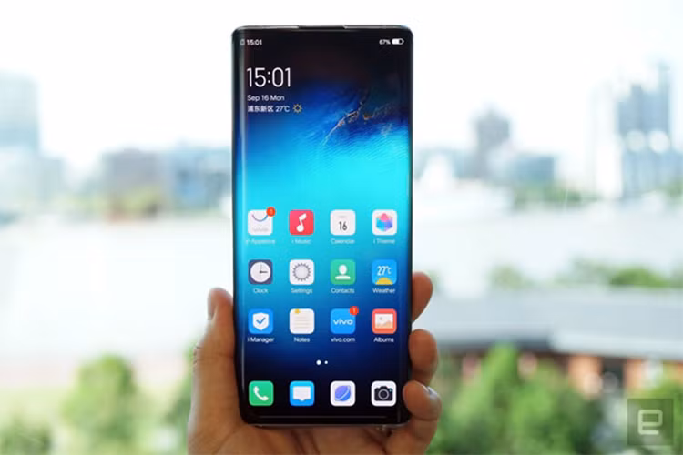 Vivo Nex 3 (700 USD) - Đây là chiếc điện thoại đầu tiên trên thế giới được trang bị màn hình "thác nước", cho diện tích hiển thị chiếm 99,6% mặt trước. Để có được thiết kế này, hãng đã loại bỏ các phím bấm vật lý ở cạnh bên. Mặt lưng của máy nổi bật với hệ thống 3 camera xếp trong vòng tròn với tên gọi Lunar Ring. Ngoài ra, máy cũng được trang bị công nghệ sạc nhanh Super FlashCharge có công suất 44 W. 