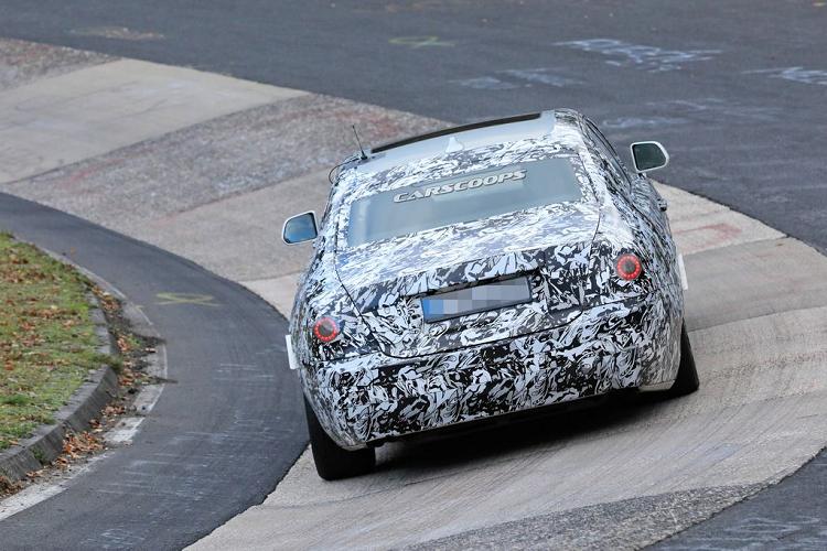 Chưa có thông tin báo cáo chính thức về hệ truyền động của xe, nhưng mẫu xe mới nhà Rolls-Royce được cho là sẽ sử dụng khối động cơ V12 tăng áp kép 6.75L tiêu chuẩn tương tự như Phantom và Cullinan, có thể xe cũng sẽ được trang bị hệ dẫn động 4 bánh như một tuỳ chọn thêm.