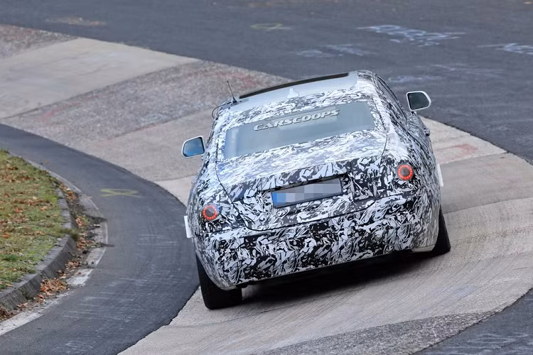 Chưa có thông tin báo cáo chính thức về hệ truyền động của xe, nhưng mẫu xe mới nhà Rolls-Royce được cho là sẽ sử dụng khối động cơ V12 tăng áp kép 6.75L tiêu chuẩn tương tự như Phantom và Cullinan, có thể xe cũng sẽ được trang bị hệ dẫn động 4 bánh như một tuỳ chọn thêm.