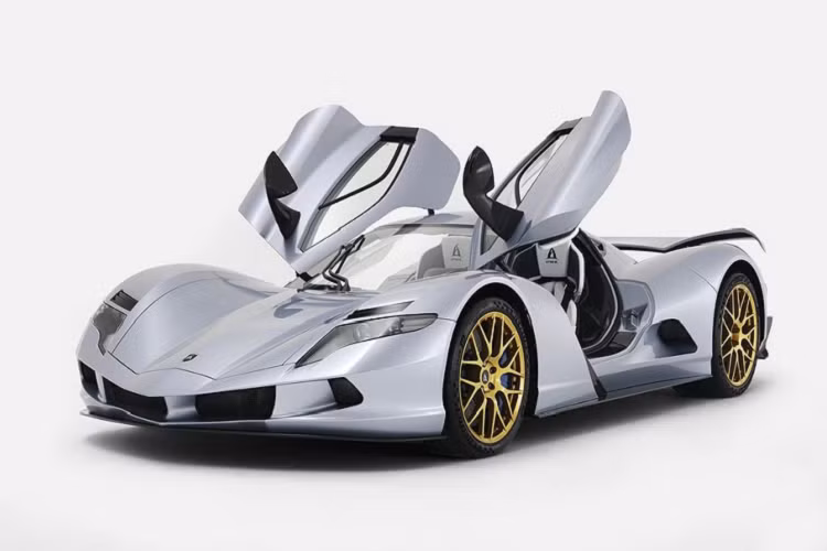 Cuối năm ngoái, phiên bản thử nghiệm của mẫu siêu xe Aspark Owl đã làm nên kì tích khi tăng tốc từ 0 lên 96 km/h chỉ trong 1.9 giây – một con số rất phi thường. Vừa qua, phiên bản hoàn tất của mẫu xe mới được ra mắt tại Dubai, mang khối sức mạnh 1,984 mã lực, gần 2,000 Nm mô-men xoắn và khả năng tăng tốc lên 96 km/h từ vạch xuất phát chỉ trong 1.69 giây trước khi đạt tốc độ tối đa 400 km/h.