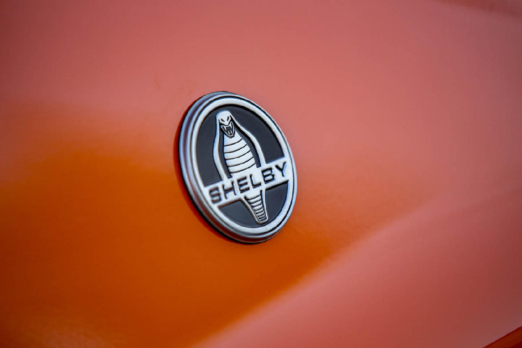 Ba màu sơn này là Twister Orange (cam) với sọc đen, Green Lime (xanh lá) với sọc đen và màu cuối cùng là Shadow Black (đen) với sọc màu xanh lá. Màu sơn sẽ trở thành trung tâm của chiếc xe khi mâm xe được sơn đen bóng trong khi nội thất sẽ có những điểm nhấn màu xanh hoăc cam trên nền da màu đen.