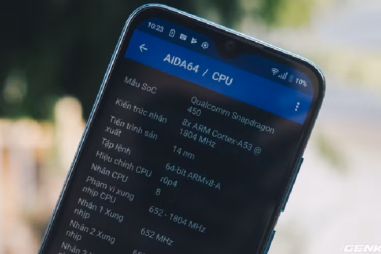 Một trong những lời phàn nàn phổ biến nhất trên Joy 1+ là cổng kết nối Micro USB lạc hậu đã được Vsmart khắc phục, thông qua việc trang bị cho Joy 2+ cổng USB-C. 