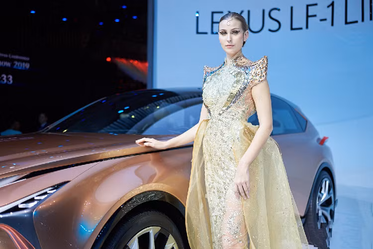 Với các công nghệ tiên phong và phong cách cuốn hút tuyệt vời, mẫu xe concept Lexus LF-1 Limitless tượng trưng cho tiềm năng vô hạn hướng tới những trải nghiệm đỉnh cao cho những khách hàng tương lai.