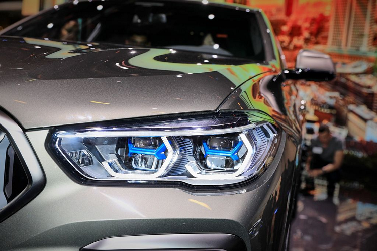 Cận cảnh hệ thống đèn chiếu sáng tuyệt đẹp của xe