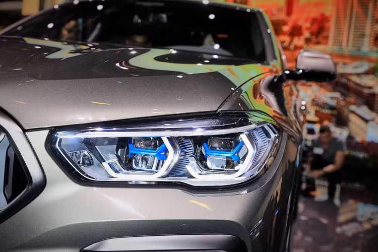 Cận cảnh hệ thống đèn chiếu sáng tuyệt đẹp của xe