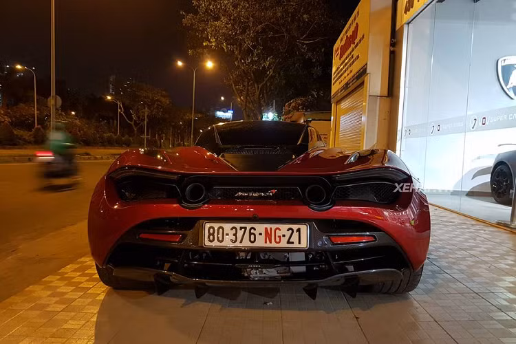 Hiện tại trên thị trường Việt Nam có ít nhất 5 chiếc xe này, giá siêu xe McLaren 720S không dưới 20 tỷ đồng. Trong đó, có 2 chiếc mang màu sơn đỏ Memphis, 1 chiếc McLaren 720S mang màu trắng Glacier và 2 chiếc McLaren 720S màu cam Papaya trong đó một chiếc thuộc sở hữu của doanh nhân Cường Đô La.