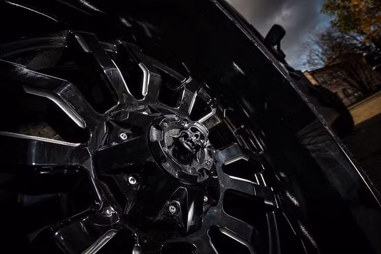 Với giá bán 300.000 Euro (khoảng 8 tỷ đồng), Dartz Prombron Black Stallion được đánh giá là một mẫu SUV vô cùng đắt đỏ.