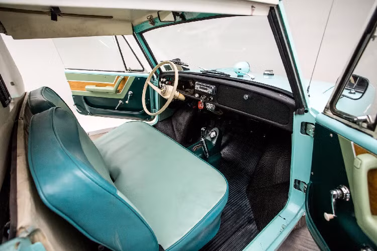 Thiết kế cabin xe Amphicar Model 770.