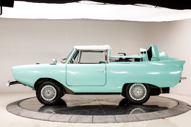 Không rõ chiếc xe ôtô lội nước này đã trải qua quá trình đại tu hay không nhưng để phù hợp với hệ thống truyền động mới, chiếc xe phải thay đổi toàn diện nửa phía sau. Ví dụ, mui xe được nâng lên và cặp của hút khi khổng lồ được tạo ra để nuôi động cơ.