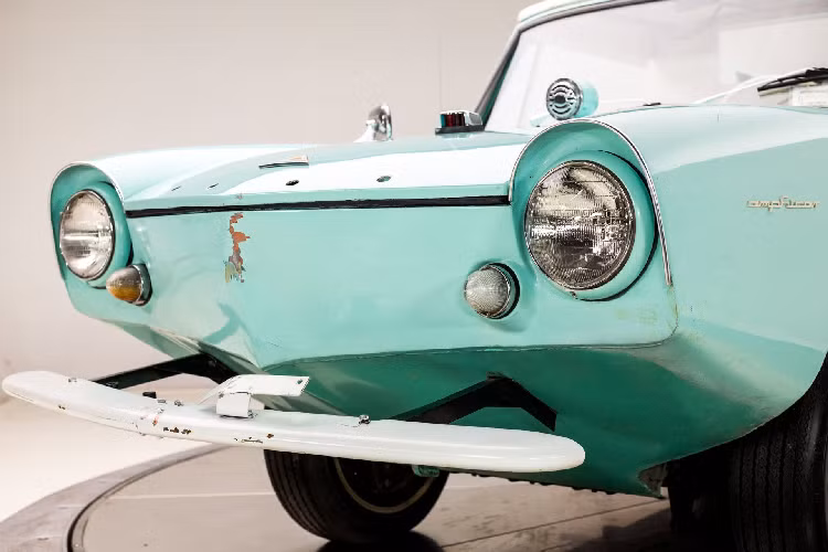 Thiết kế đèn pha xe Amphicar Model 770.