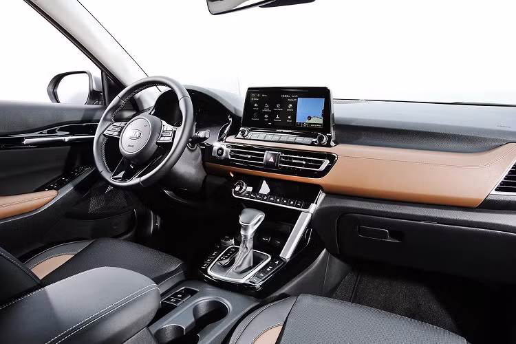 Hãng xe Kia đã bắt đầu nhận đơn đặt hàng từ ngày 26/6, đến ngày 18/7 đã có 5.100 xe đặt trước ở Hàn Quốc và 6.046 xe đặt trước ở Ấn Độ. Cũng theo hàng xe Hàn Quốc, Kia Seltos 2019 mới tại thị trường quê nhà được trang bị cả hai loại động cơ dầu và xăng.