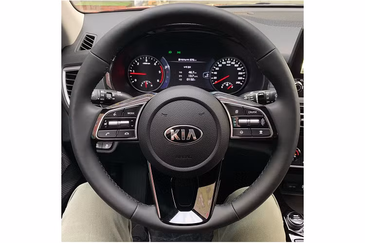 Xe có các chế độ lái nhằm nâng cao trải nghiệm cầm lái bao gồm: bình thường (Normal), tiết kiệm (Eco) và thể thao (Sport). Đi kèm là các trang bị an toàn cao cấp với 6 túi khí, ổn định thân xe xe, kiểm soát lực kéo và kiểm soát ổn định điện tử, khởi hành ngang dốc, hỗ trợ lực phanh, cảm biến đỗ xe trước/sau.