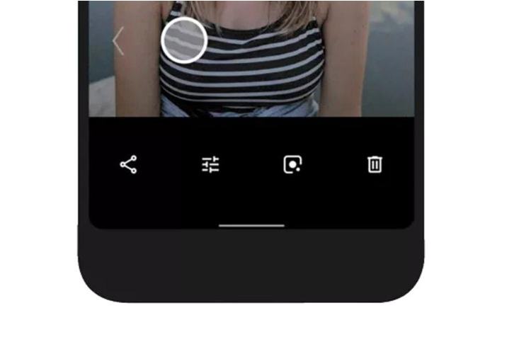Cử chỉ vuốt mới: Giờ đây bạn có thể vuốt từ cạnh trái hoặc phải của màn hình để back. Tính năng này khá tiện lợi khi người dùng đọc báo, xem tin tức. Cách làm này đã xuất hiện trên một số giao diện tùy biến của Xiaomi hay Huawei. 